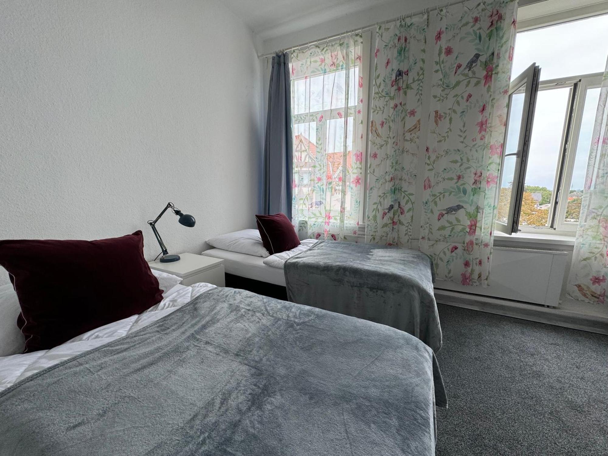 Moderne 4 Zimmer Apartment Mit Bergblick Stadtzentrum Contactless Check-In Gehrden  Exterior photo