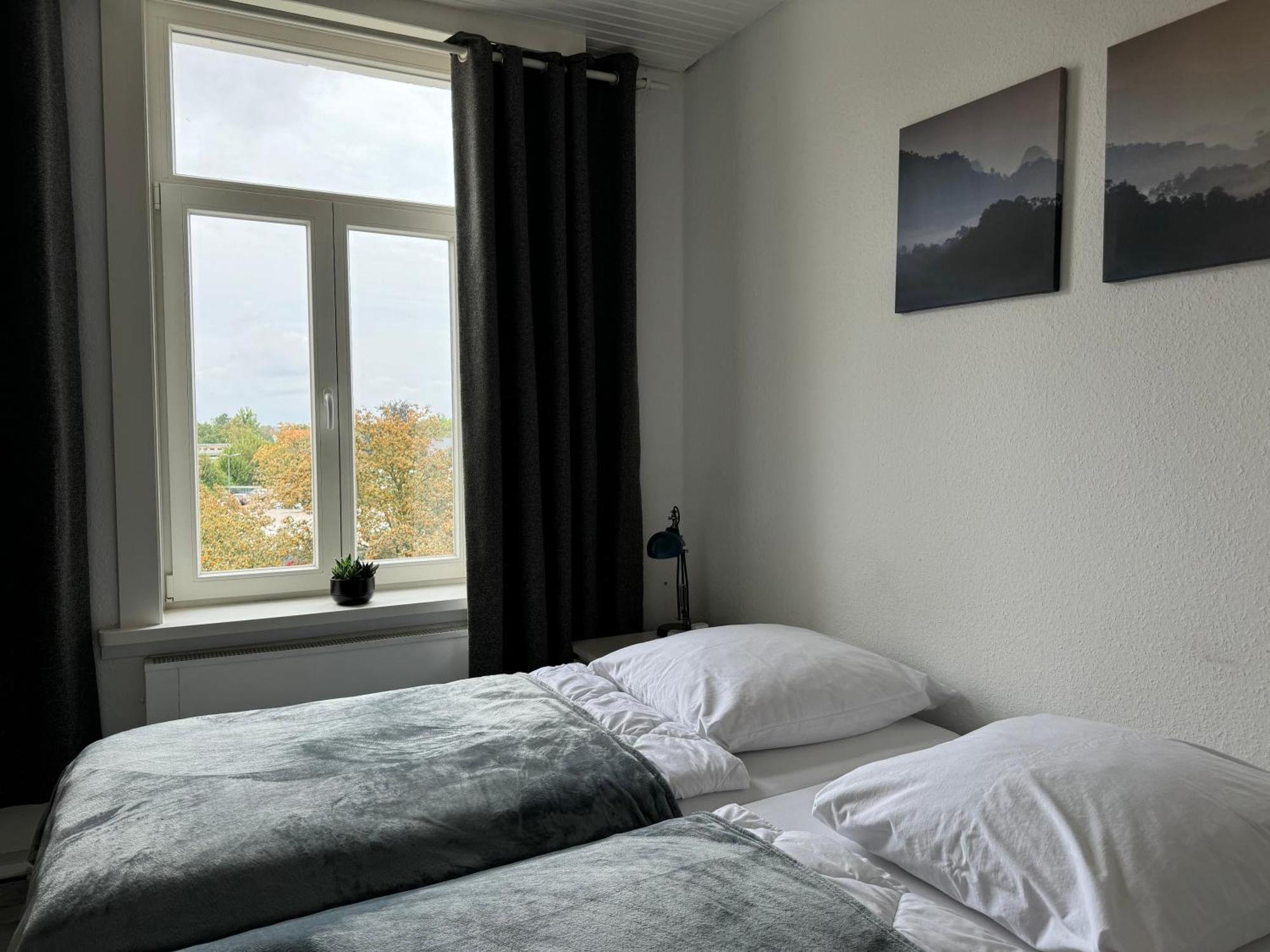 Moderne 4 Zimmer Apartment Mit Bergblick Stadtzentrum Contactless Check-In Gehrden  Exterior photo