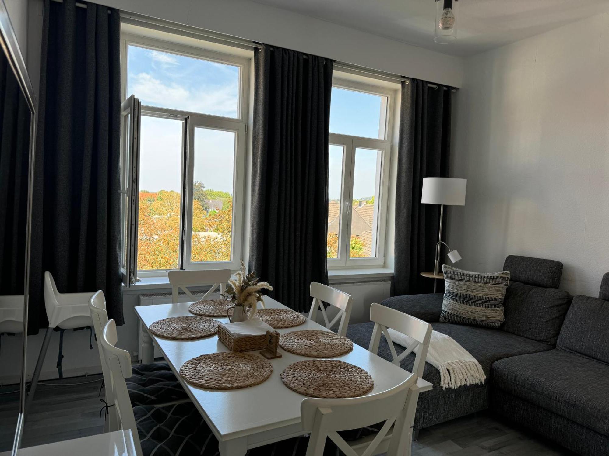 Moderne 4 Zimmer Apartment Mit Bergblick Stadtzentrum Contactless Check-In Gehrden  Exterior photo