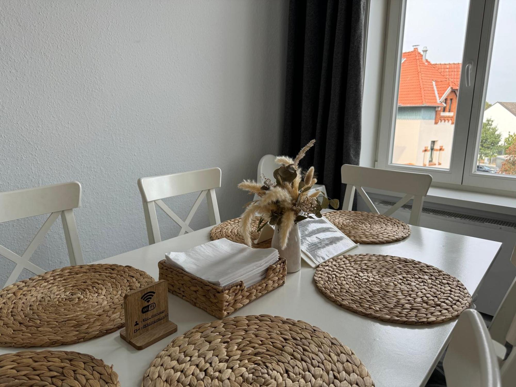 Moderne 4 Zimmer Apartment Mit Bergblick Stadtzentrum Contactless Check-In Gehrden  Exterior photo